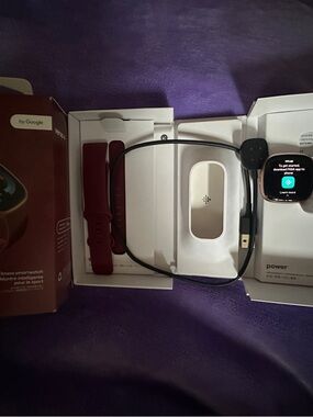 Fitbit Versa 4-New Rosegold extra accessories 
Purchased in Oct/25